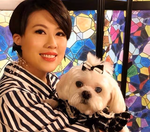 TVB離巢女星送別父親!現身安息禮眼睛紅腫,年中被曝隱婚生女