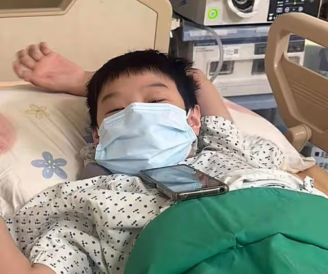 香港女星為救患短腸症兒子,進行小腸活體移植,手術一切順利