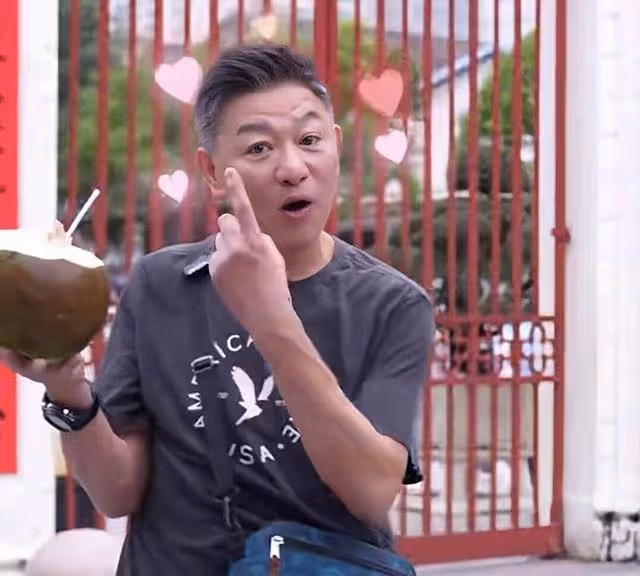 香港知名男星近照發福,靚仔小生變油膩大叔,曝婚外情出軌契妹