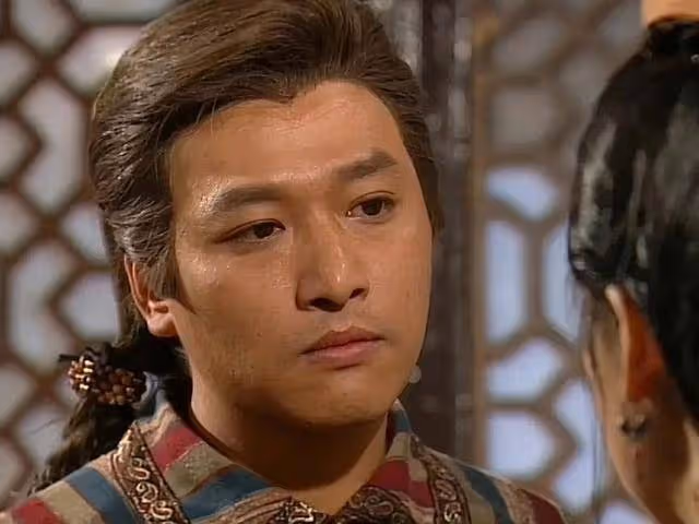 香港知名男星近照發福,靚仔小生變油膩大叔,曝婚外情出軌契妹