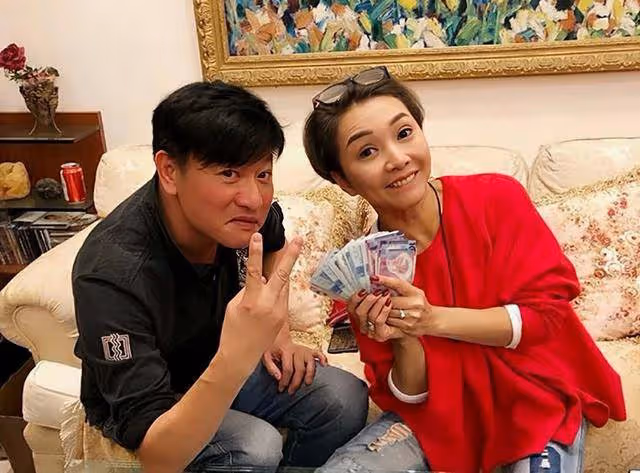 香港知名男星近照發福,靚仔小生變油膩大叔,曝婚外情出軌契妹