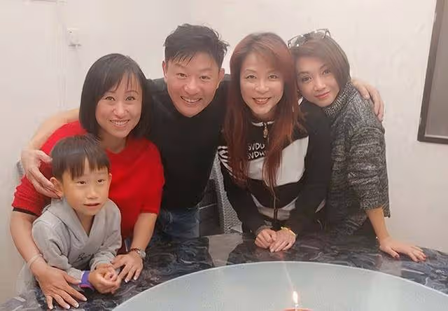 香港知名男星近照發福,靚仔小生變油膩大叔,曝婚外情出軌契妹