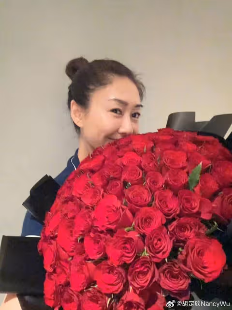 TVB視後近半百年紀仍單身!被問感情狀態疑似不耐煩,自曝不缺愛