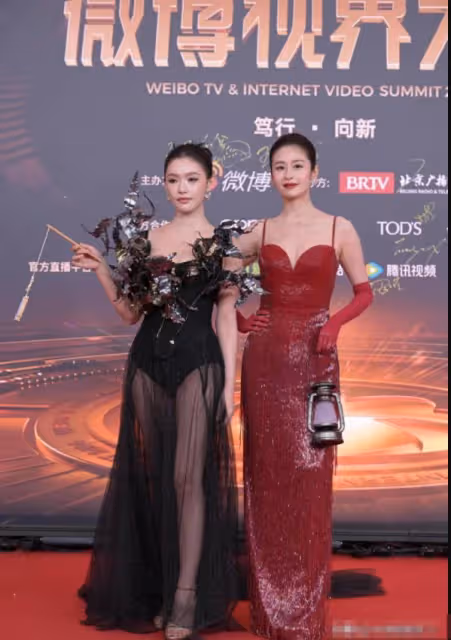 跟當紅女星們一起走紅毯,趙露思的小心機藏不住了,卻很掉檔次