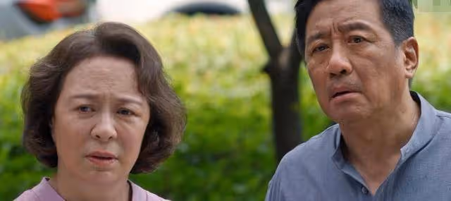 丁勇岱66歲,與郭曉東李光潔同框,爹系演技差距明顯