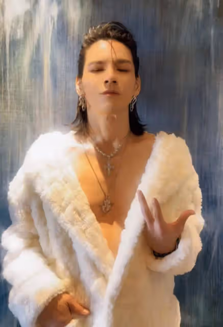 辣眼睛!向佐穿向太衣服走紅毯,走光大秀胸肌,媲美華晨宇