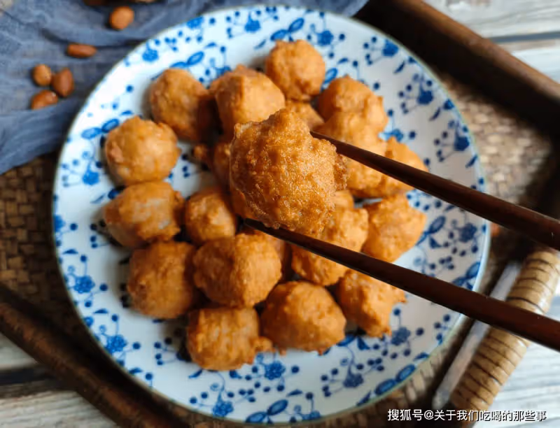 炸肉丸子,怎麼調餡?牢記「3不放、加3樣」,外酥里嫩,香味十足