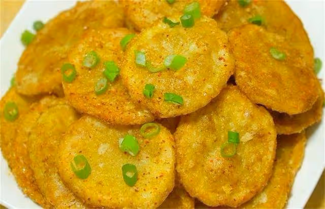 土豆不要炒著吃,教你新吃法,外脆里糯,能當零食能下飯,真解饞