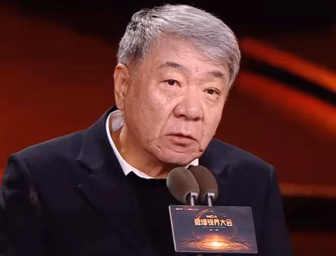 生圖太真實！上帝吻了劉亦菲的臉，卻沒給她的「壯肩膀」留扇窗