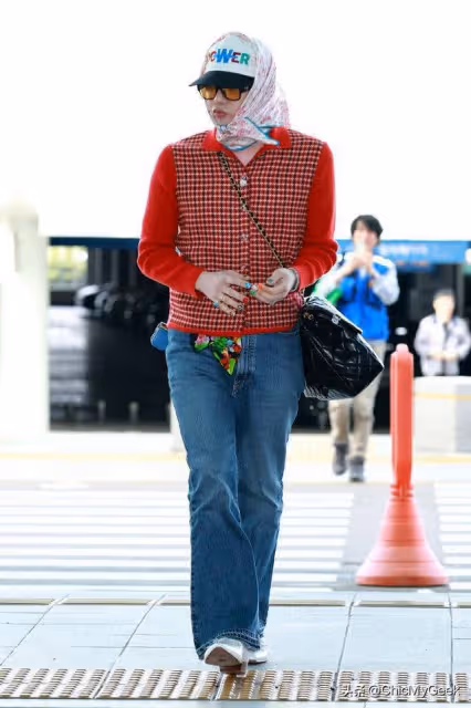 權志龍出發香奈兒大秀,機場造型被嘲像村姑!