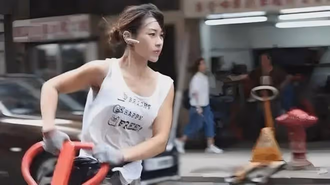 2019年,香港「最美」女搬運工一夜爆紅,如今怎樣了