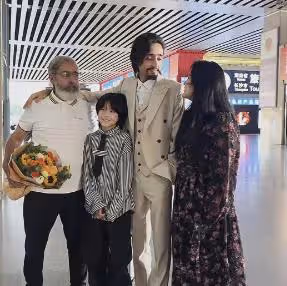 杜拜富二代26歲,愛上42歲二婚離異寶媽,放棄億萬資產成上門女婿