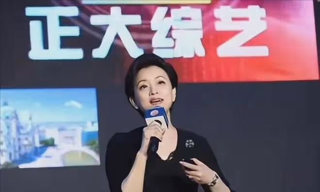 56歲楊瀾近況曝光,巔峰離開央視,離婚後嫁給富豪,如今身價70億