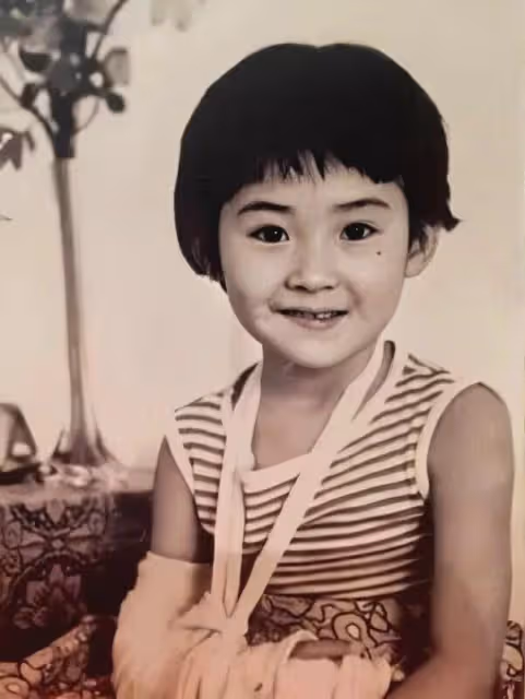 14歲上武大,20歲出詩集,狂賺2億後為許晴拋棄妻女!