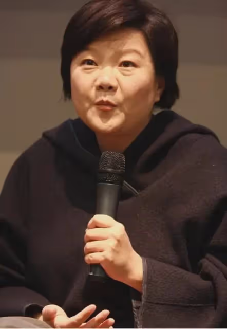 64歲洪晃,曾揚言睡5個男人才夠本,甩掉陳凱歌,嫁給裝修工人