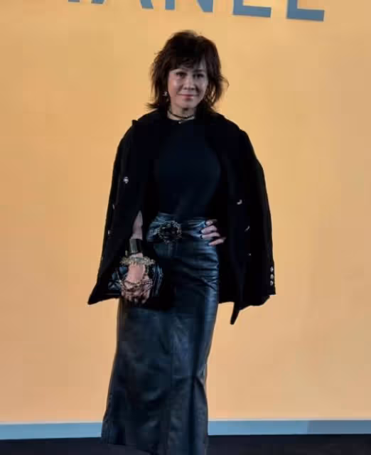 周潤發與權志龍合照,滿頭白髮戴帽子重拾帥氣,眼神犀利氣場大