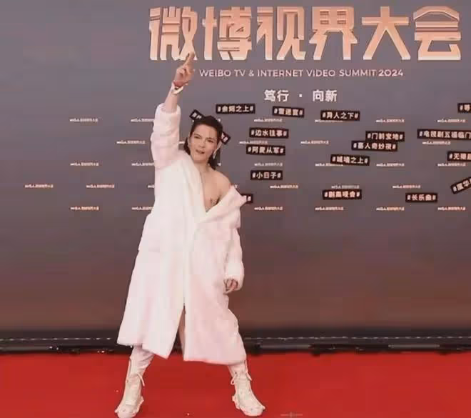 微博視界大會:劉亦菲獲壓軸大獎,白鹿《北上》將播,向佐穿女裝