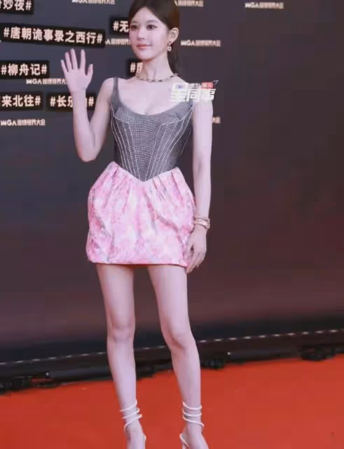 微博視界大會:劉亦菲獲壓軸大獎,白鹿《北上》將播,向佐穿女裝
