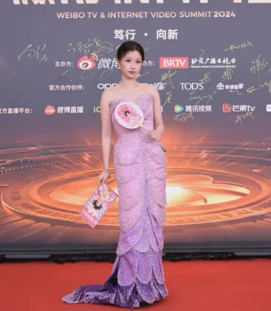 微博視界大會:劉亦菲獲壓軸大獎,白鹿《北上》將播,向佐穿女裝