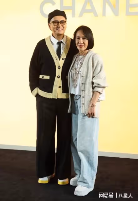 69歲周潤發否認患腫瘤!揭身上長小肉粒內情,攜發嫂亮相活動撒狗糧