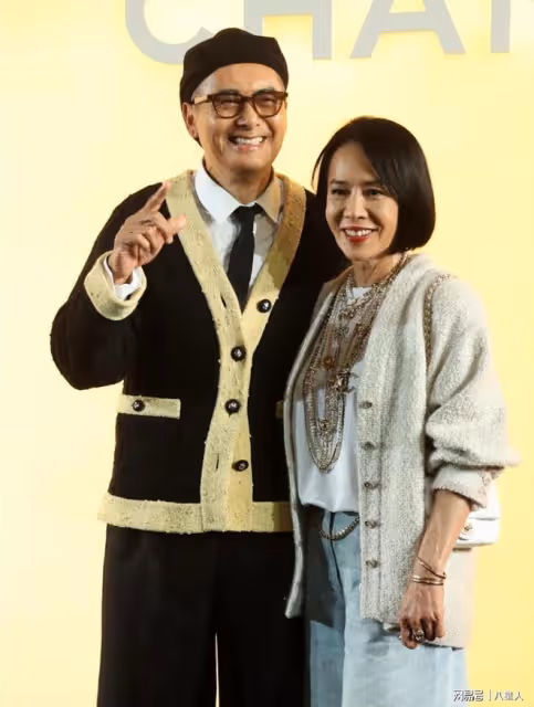 69歲周潤發否認患腫瘤!揭身上長小肉粒內情,攜發嫂亮相活動撒狗糧