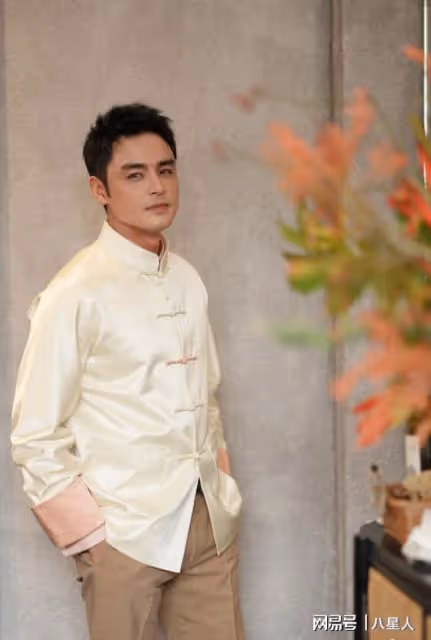 生活落魄?明道一家四口逛街,王婷萱抱娃一臉憔悴,瘦20斤都脫相了