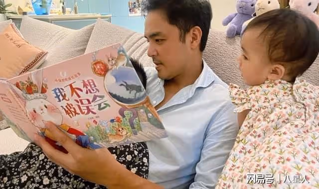 生活落魄?明道一家四口逛街,王婷萱抱娃一臉憔悴,瘦20斤都脫相了