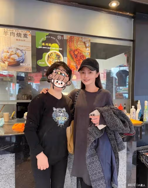 還忘不了文章?42歲姚笛近況,現身加拿大被偶遇,素顏露面狀態超好