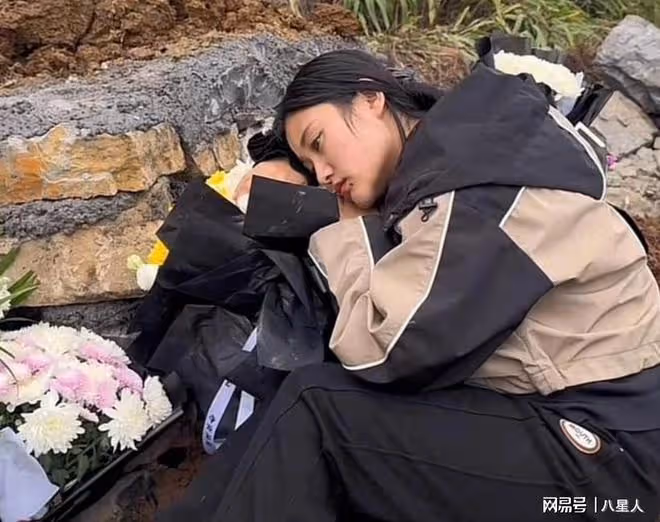 禽獸不如!雲南阿奎剛辦葬禮,老婆馬上直播帶貨,網友舉報帳號被封