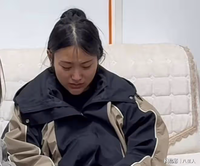 禽獸不如!雲南阿奎剛辦葬禮,老婆馬上直播帶貨,網友舉報帳號被封