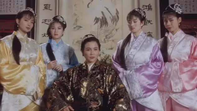 54歲港圈性感女神宣布復出,為養子拒嫁豪門,喊話導演求工作
