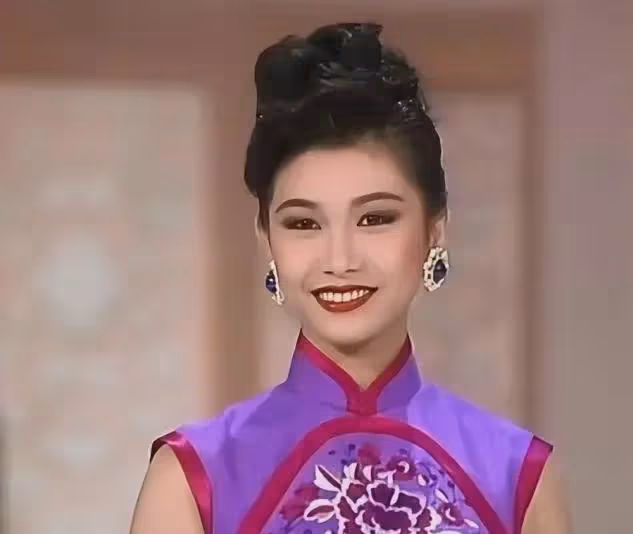 54歲港圈性感女神宣布復出,為養子拒嫁豪門,喊話導演求工作