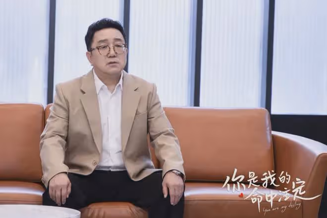 國家一級演員,2婚娶小11歲妻子,48歲老來得女,風光背後有淚水