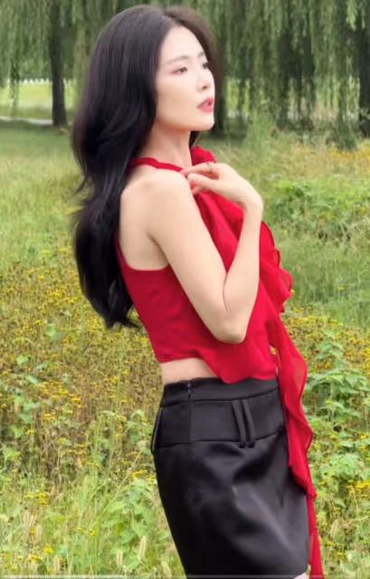 杜淳老婆暴瘦不足80斤,穿短裙瘦成「閃電」,長腿細得像麻杆