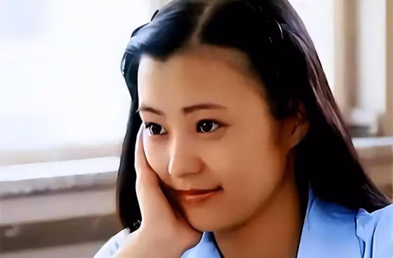 曾演兩部大尺度戲情史坎坷爭議大!性感美女郝蕾叛逆人生