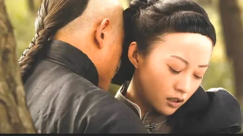 曾演兩部大尺度戲情史坎坷爭議大!性感美女郝蕾叛逆人生