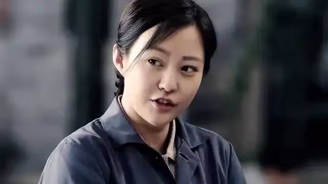 曾演兩部大尺度戲情史坎坷爭議大!性感美女郝蕾叛逆人生
