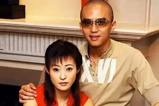 曾演兩部大尺度戲情史坎坷爭議大!性感美女郝蕾叛逆人生