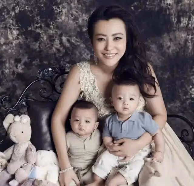 曾演兩部大尺度戲情史坎坷爭議大！性感美女郝蕾叛逆人生
