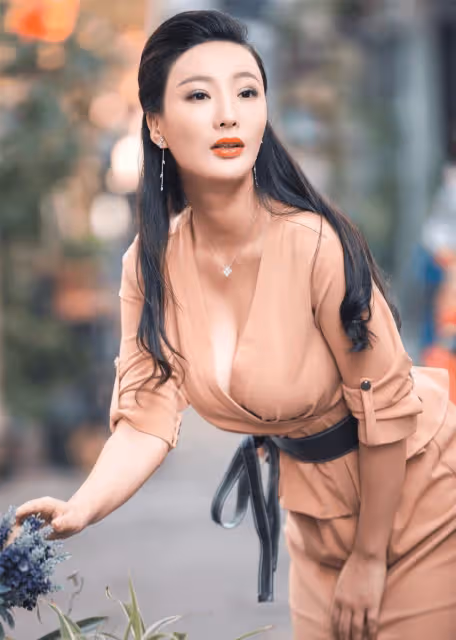 她曾是中國「乳神」,身材好到爆炸,曾出演《一路向西》,可惜如今不溫不火