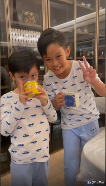 溫馨！王皓和漂亮媳婦為兒子慶生，海苔：感謝爸媽努力讓你們少操心！
