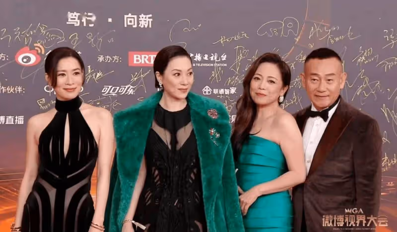 《金枝欲孽》四大主演20年再合體!佘詩曼大露背極性感!張可頤鄧萃雯氣質高貴