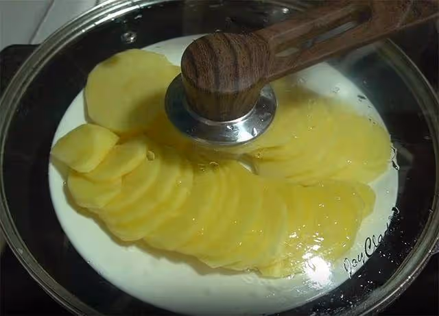 土豆還在炒燉油炸嗎?下次這樣做一盤,軟糯咸香,原汁原味,解饞