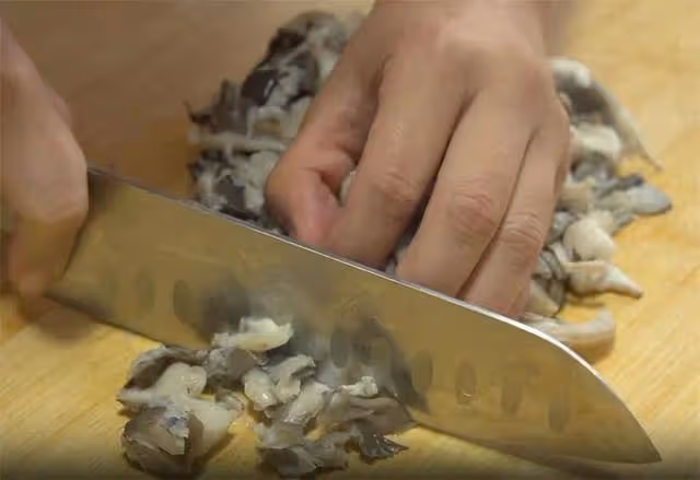 天冷蘑菇這樣做才好吃,成本不到10元,薄皮大餡,每次至少吃5張