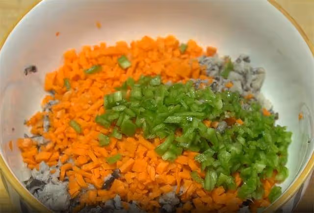 天冷蘑菇這樣做才好吃,成本不到10元,薄皮大餡,每次至少吃5張