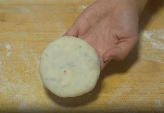 天冷蘑菇這樣做才好吃,成本不到10元,薄皮大餡,每次至少吃5張