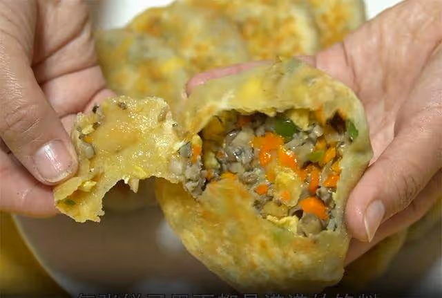 天冷蘑菇這樣做才好吃,成本不到10元,薄皮大餡,每次至少吃5張