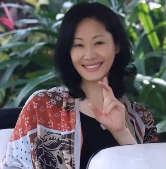 歌手於文華：再婚閃戀未婚小伙，23年無子，如今幸福成謎？