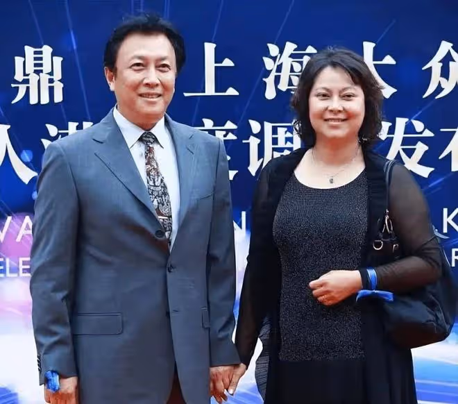 「拋妻棄子」,逼原配自盡,成名後甩了原配的3位男星,誰更渣?