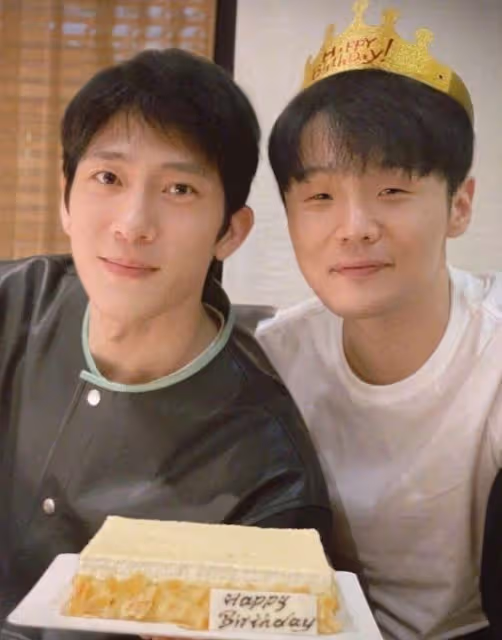 李榮浩攜井柏然見家長,網友熱議兩人關係,背後故事引關注
